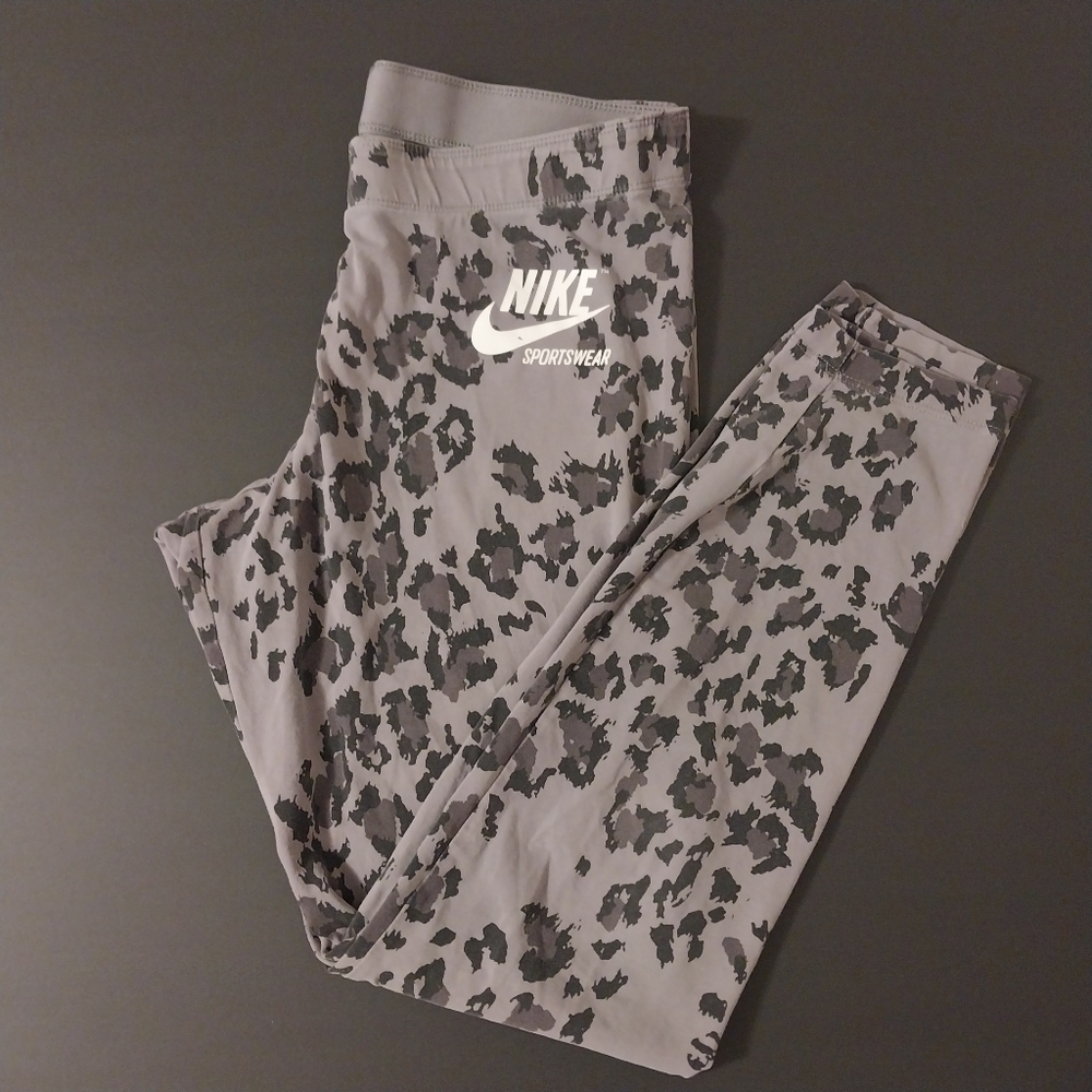Nike Sportswear Leopard Print Leggings